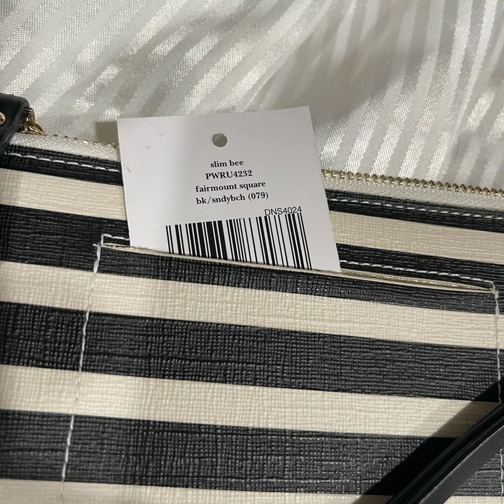 kate spade new york Fairmount Square Slim‎ Bee Wristlet